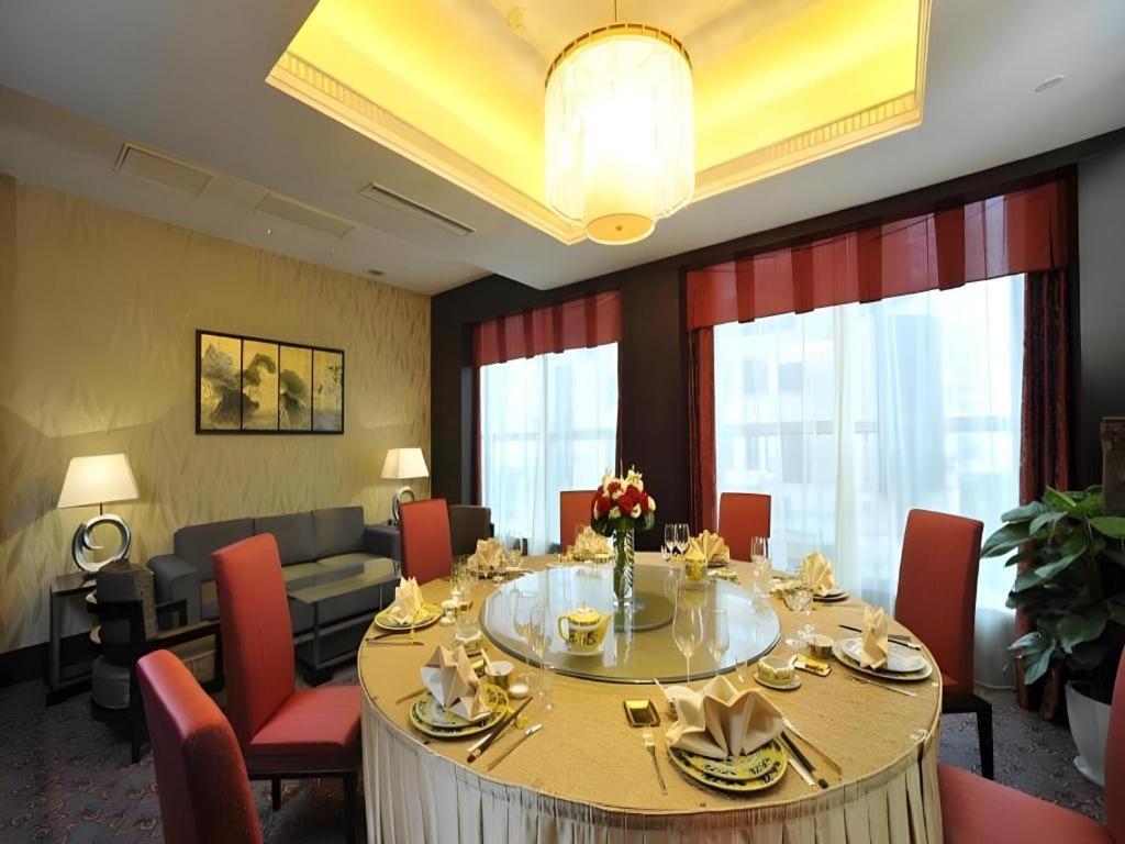 Grand Soluxe Zhongyou Hotel Xangai Exterior foto